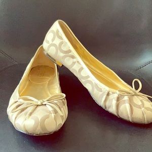 Modern flat shoes CoACH